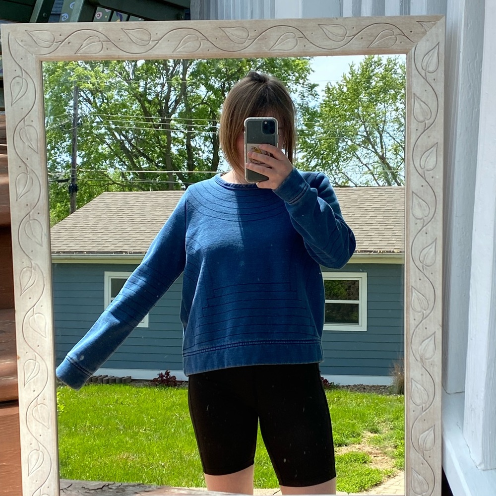 Blue embroidered sweatshirt